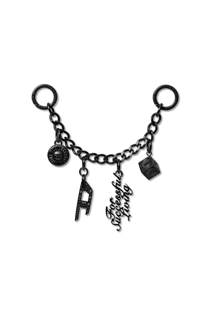 60374 łańcuszek z zawieszkami Casetify Znajdź najbliższy sklep