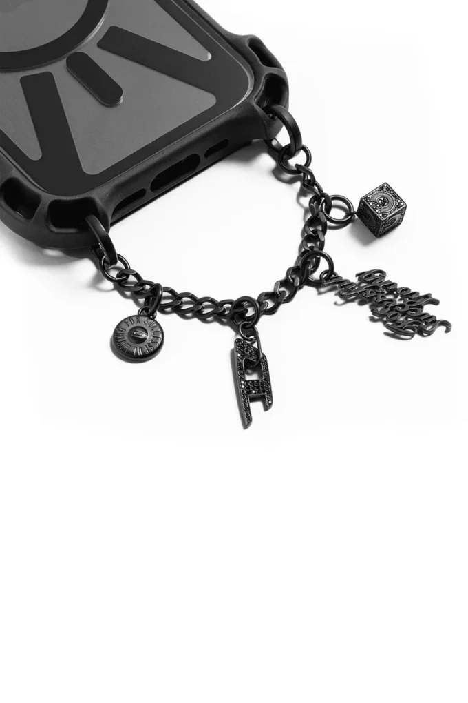 60374 łańcuszek z zawieszkami Casetify Znajdź najbliższy sklep