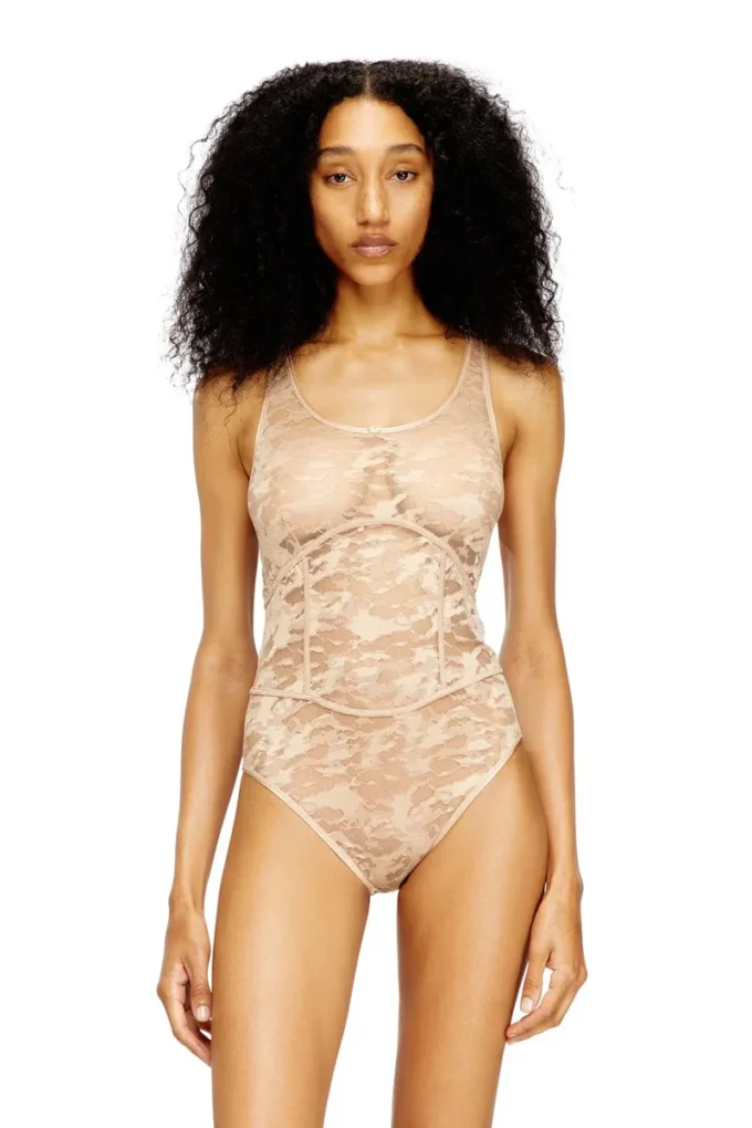 ezzy-utlt Nylonowy body z koronkowym wzorem ezzy-utlt Nylonowy body z koronkowym wzorem
