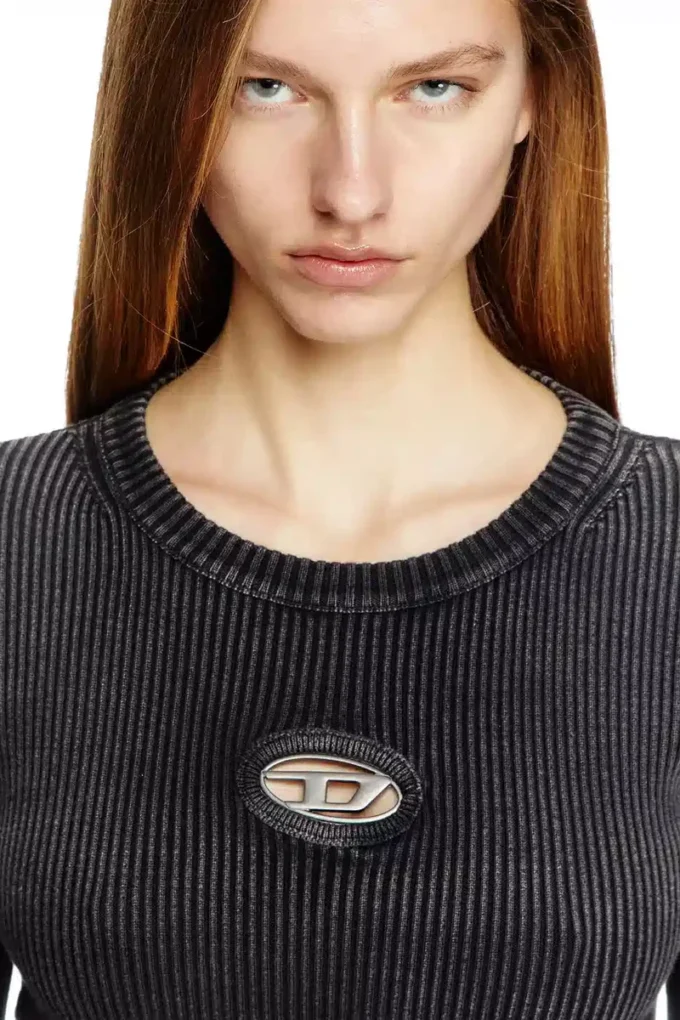 m-anchor-a Krótki sweter z wyciętym logo