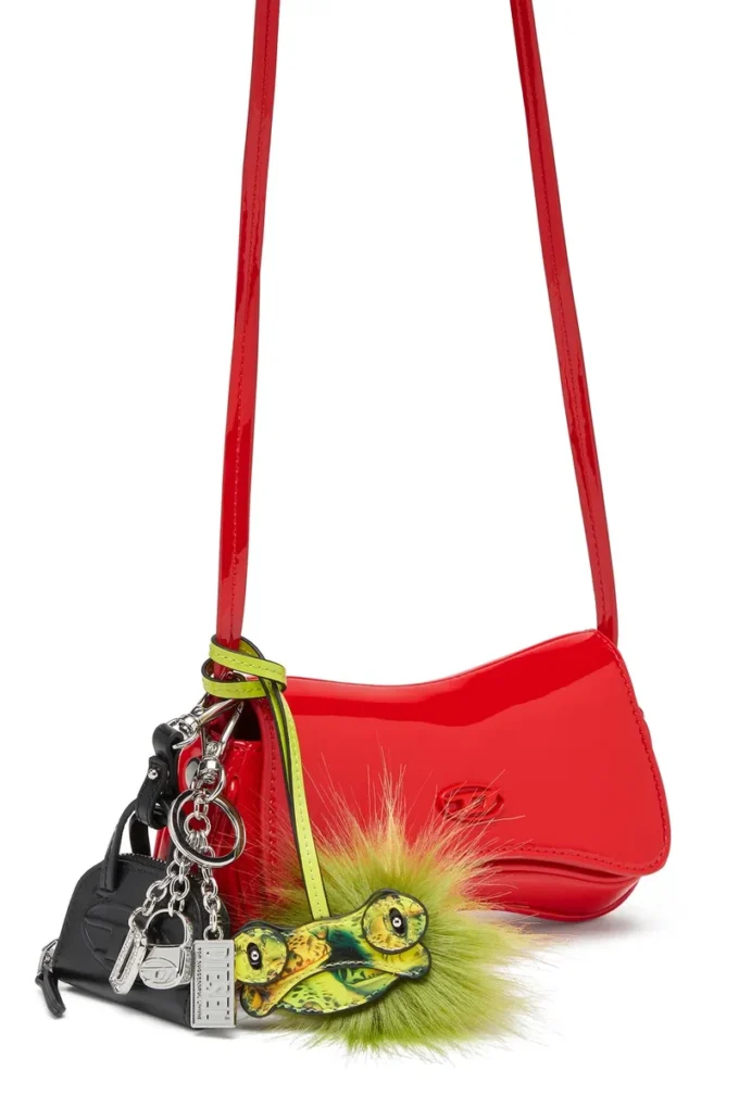 play crossbody xs Mała torebka crossbody Play z błyszczącego PU play crossbody xs Mała torebka crossbody Play z błyszczącego PU