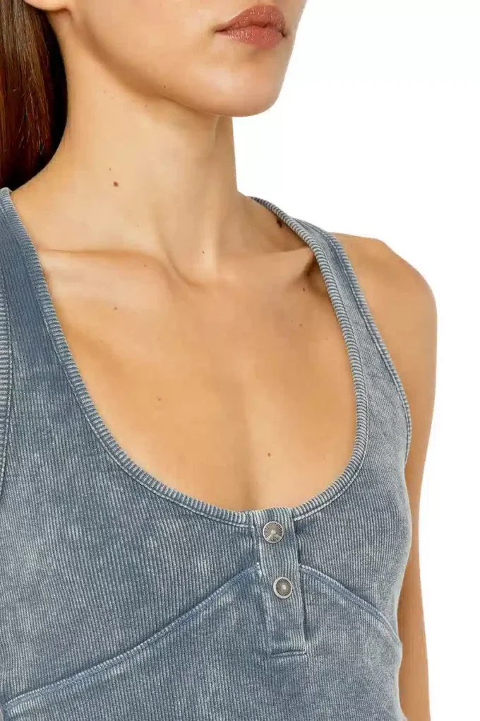 t-aniesse Prążkowany top z tyłem typu racerback i zapięciem na guziki