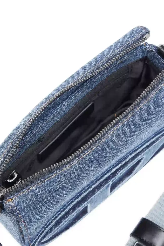 Torba na aparat 1DR Torba na aparat 1DR – torba na aparat z dżinsu solarizowanego Torba na aparat 1DR Torba na aparat 1DR – torba na aparat z dżinsu solarizowanego